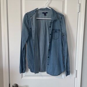 Old navy chambray button up size medium